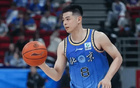 北京男篮今夏将有六名球员合同到期，张才仁、陈盈骏、方硕等老将年龄均超过30岁，球队面临续约抉择，未来阵容如何调整引热议